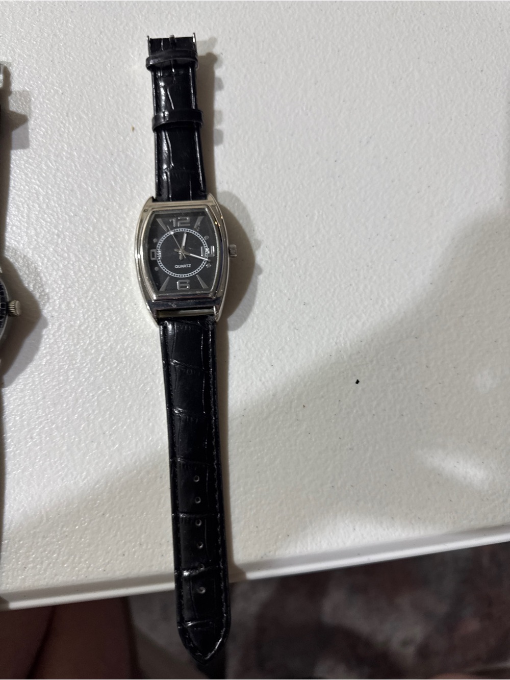 Men's Black Leather Strap Quartz Watch - Classic Dress Style
